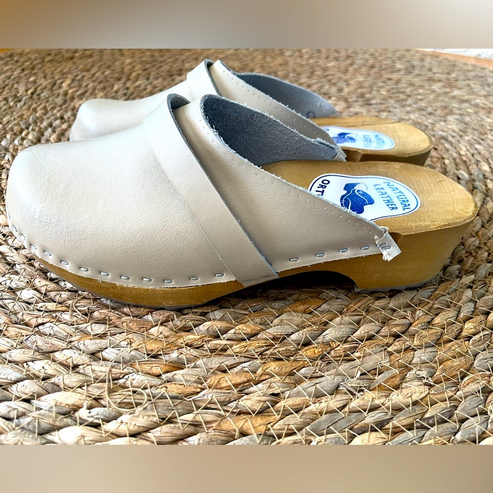 Medical clogs size 38, beige with light alder wood.